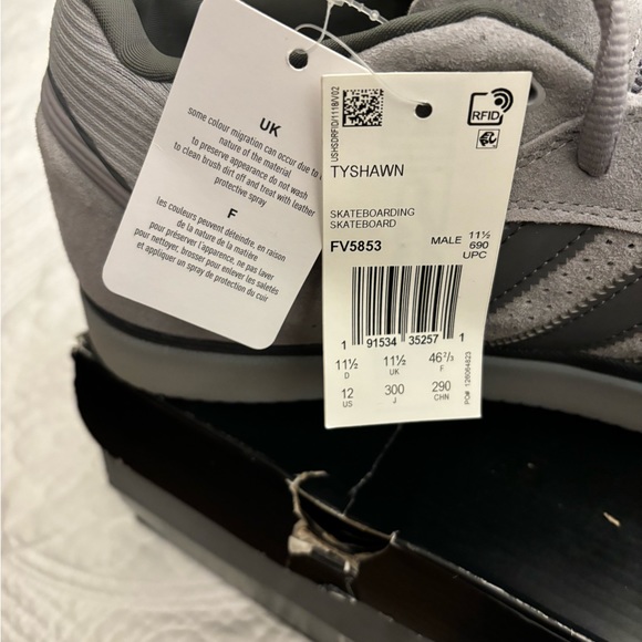 **Adidas NEW with tags and box TYSHAWN grey size US 12 mens - Picture 3 of 5